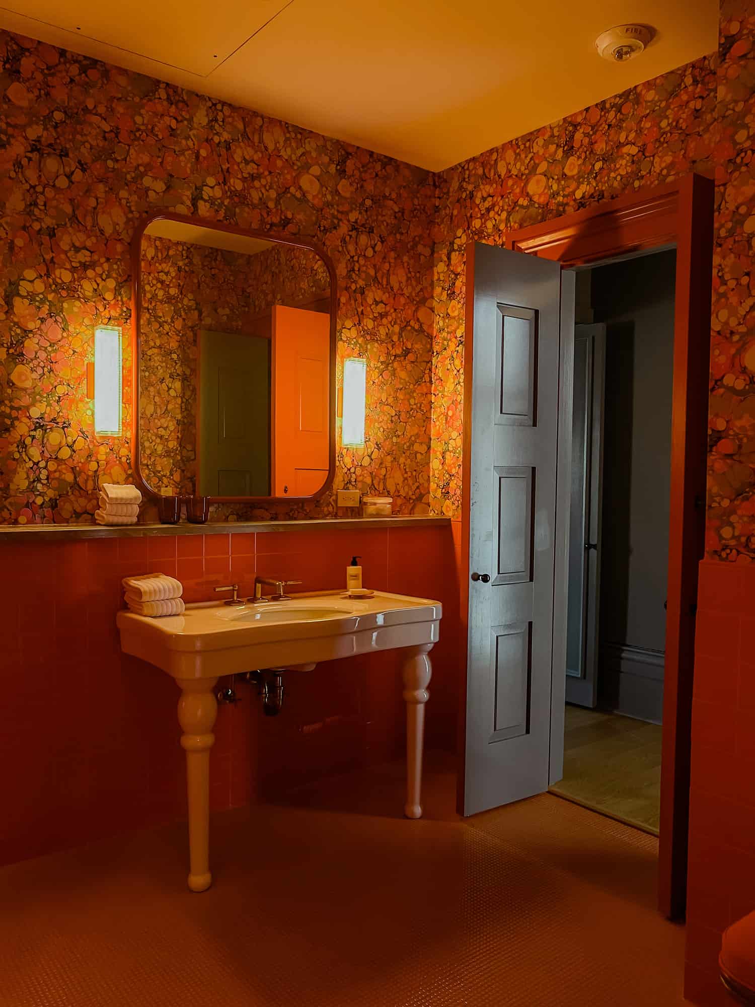 an ornate bathroom